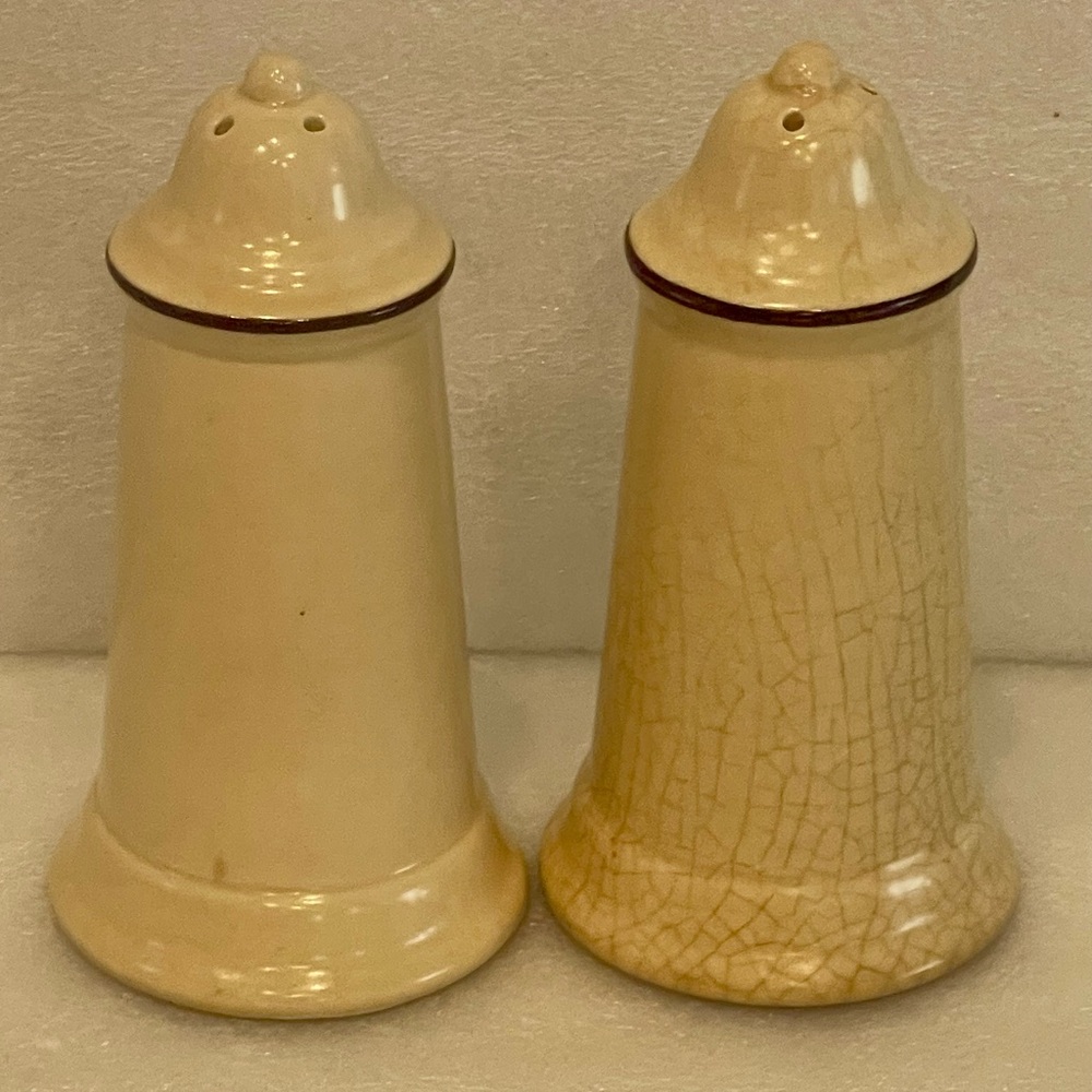 Large Vintage Pfaltzgraff Tower Salt and Pepper Shakers Cream Color - Picture 3 of 6